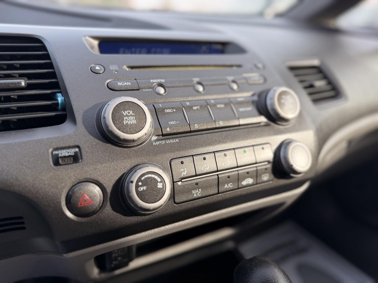 Honda Civic LX Sedan 5-Speed AT 2009