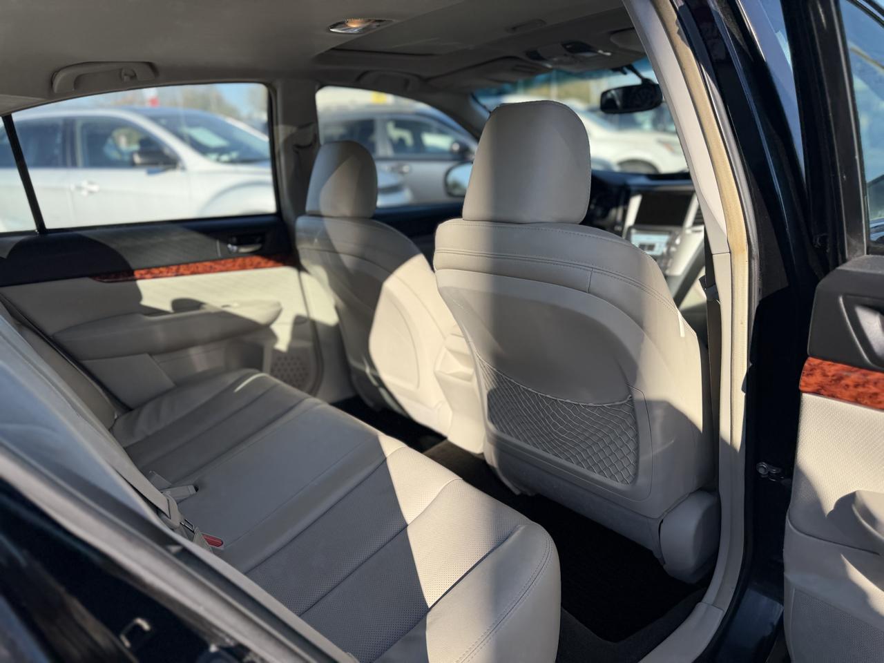 Subaru Legacy 2.5i Limited 2012