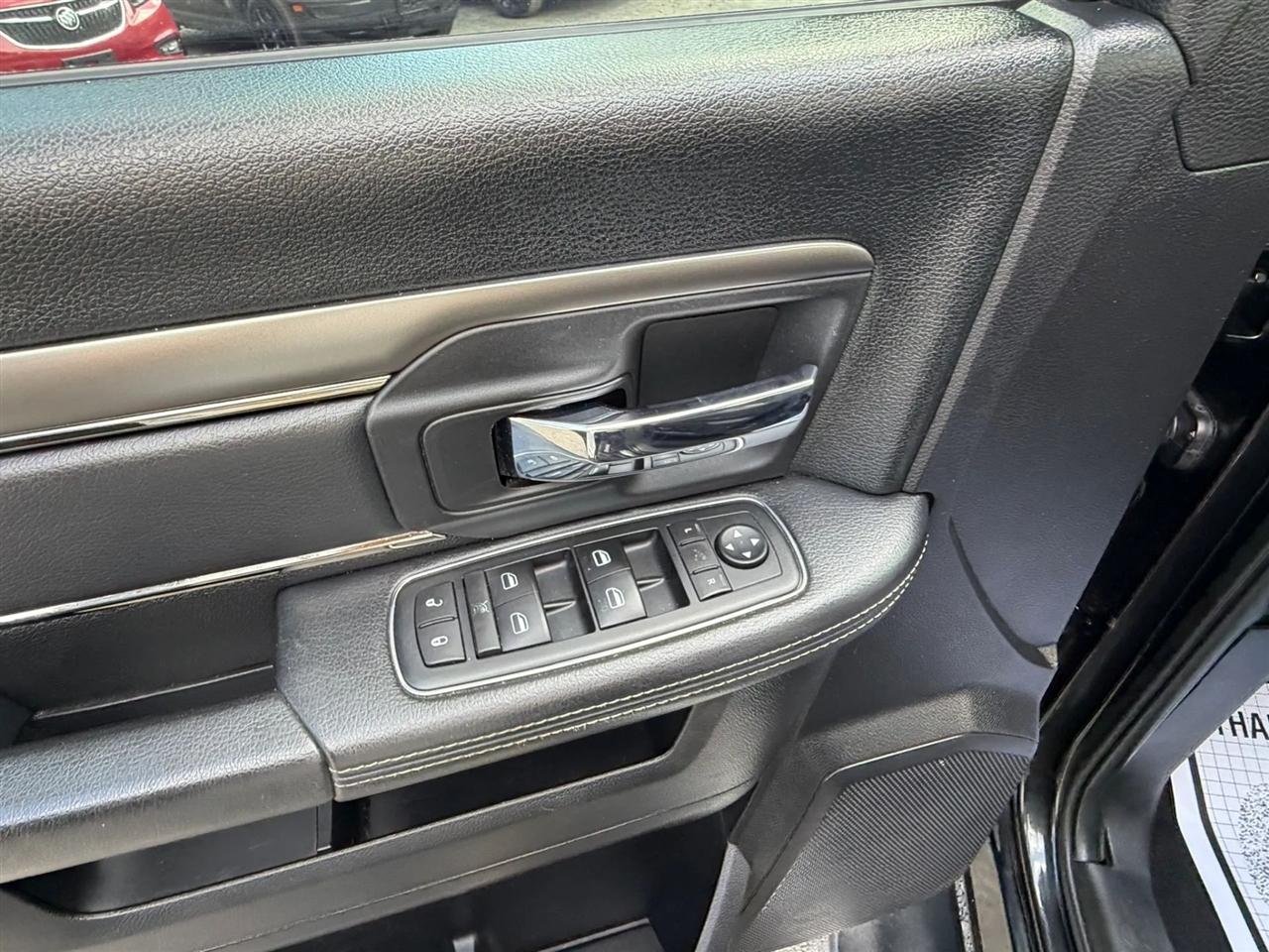 RAM 1500 Sport Quad Cab 4WD 2015