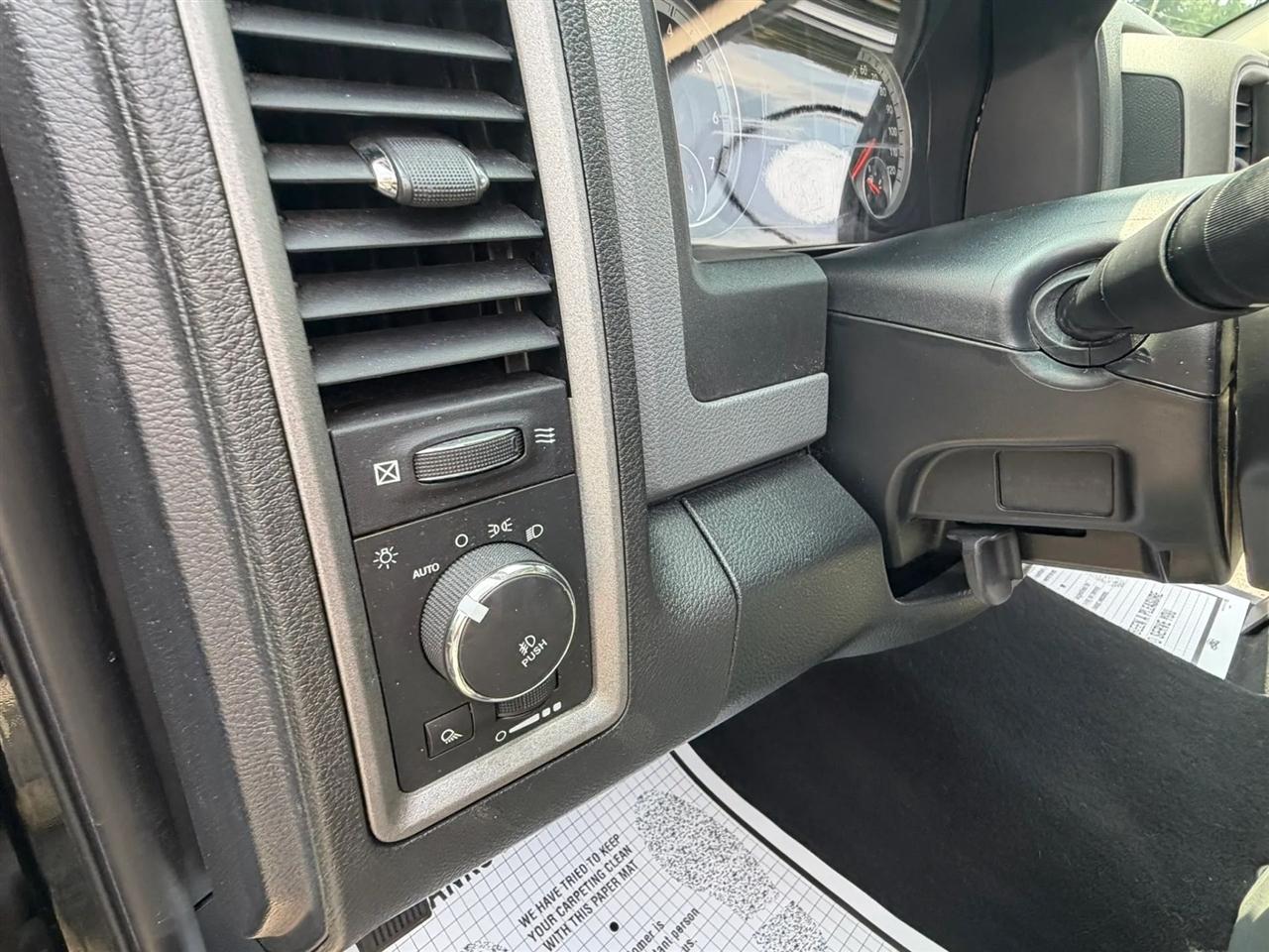 RAM 1500 Tradesman Quad Cab 4WD 2014