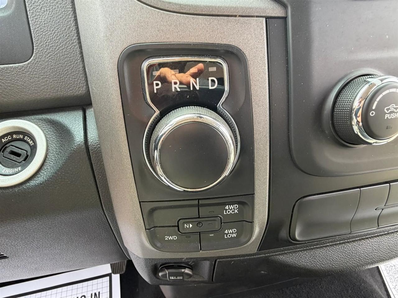 RAM 1500 Tradesman Quad Cab 4WD 2014