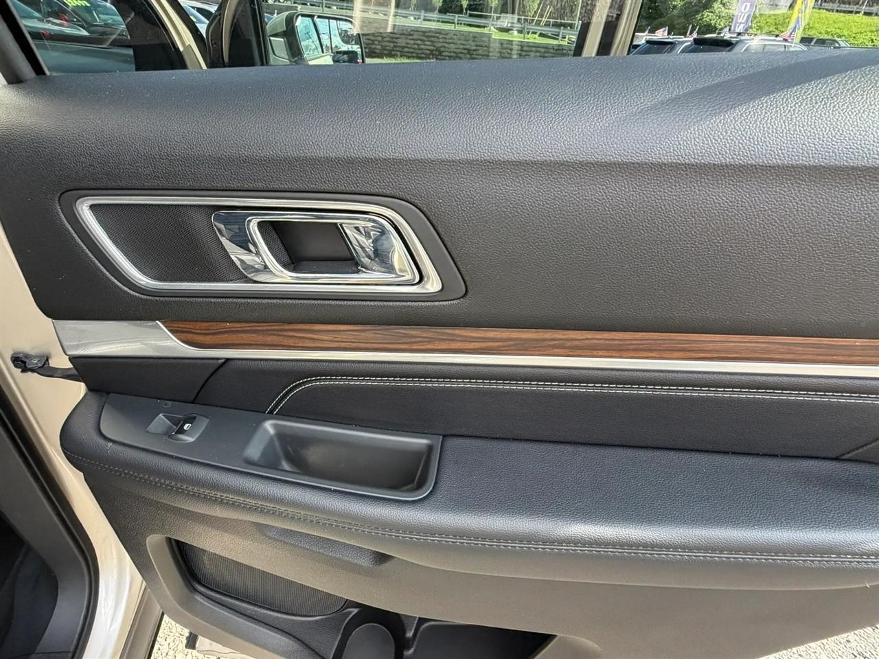 Ford Explorer Limited 4WD 2017