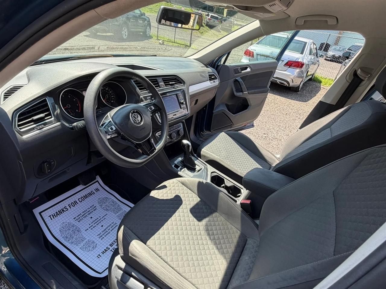 Volkswagen Tiguan S 2018