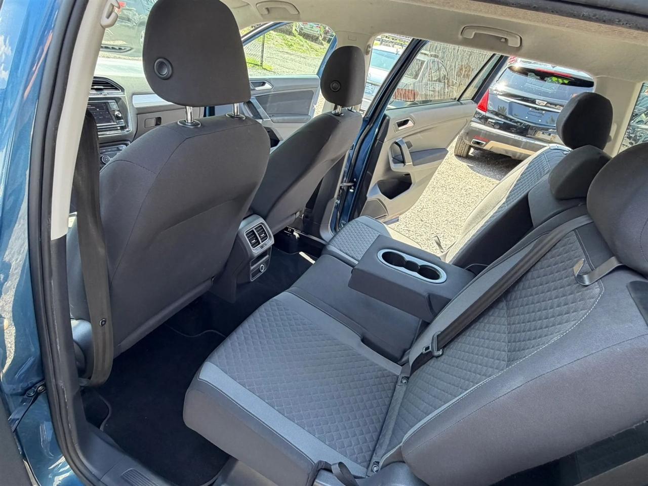 Volkswagen Tiguan S 2018