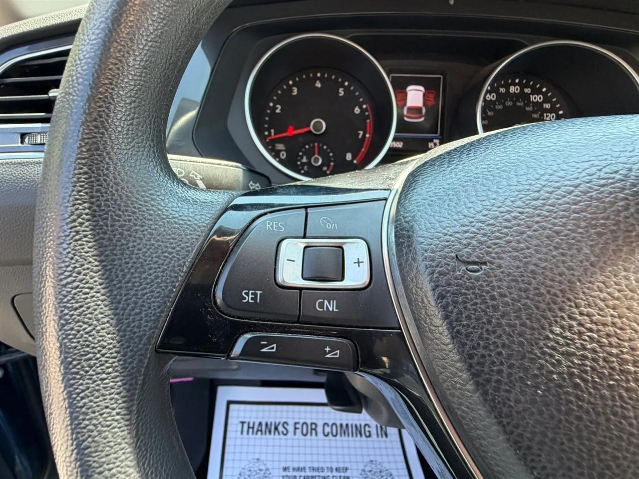 Volkswagen Tiguan S 2018
