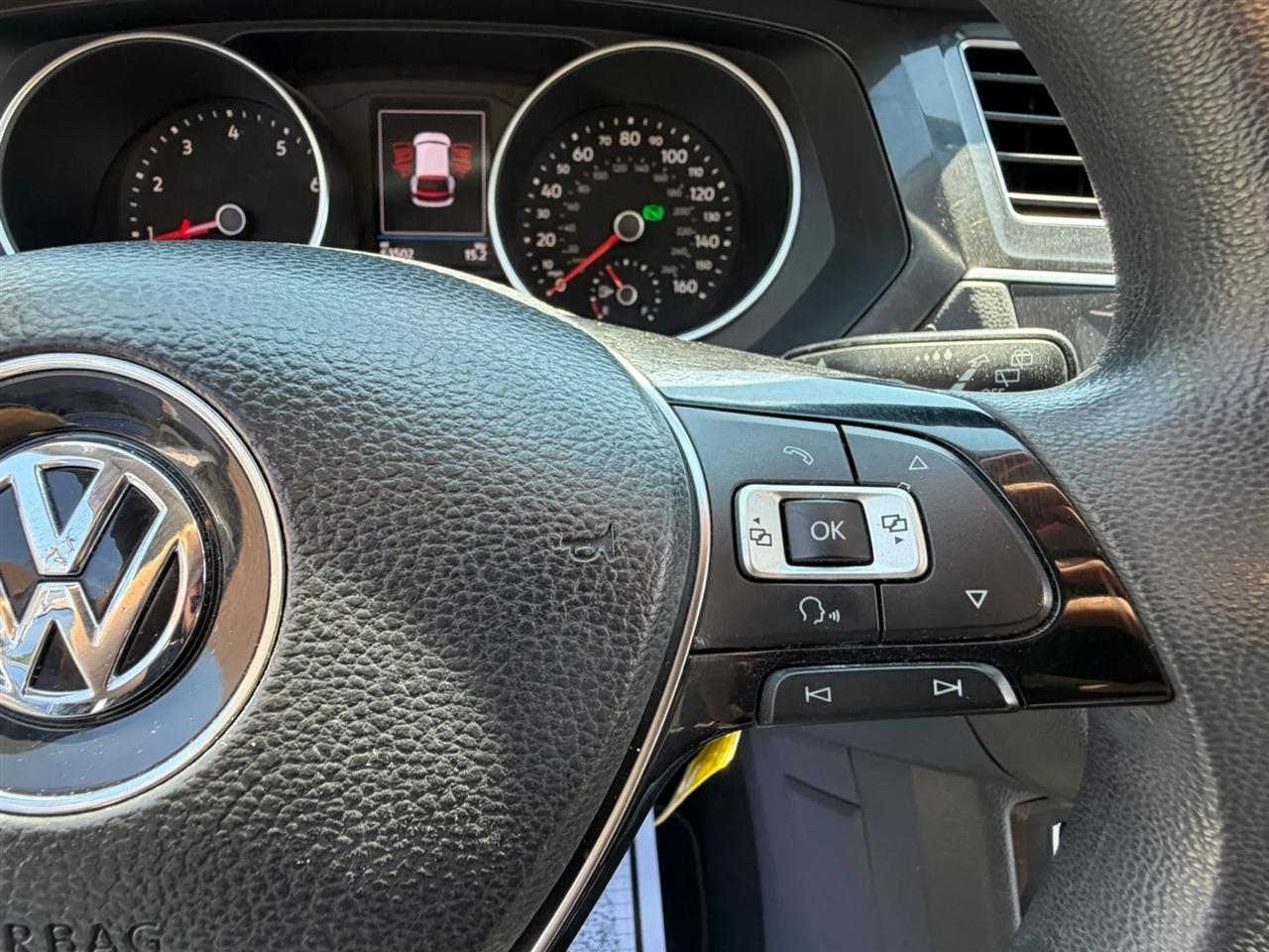 Volkswagen Tiguan S 2018