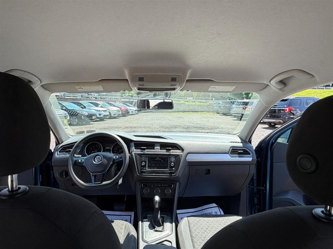 Volkswagen Tiguan S 2018