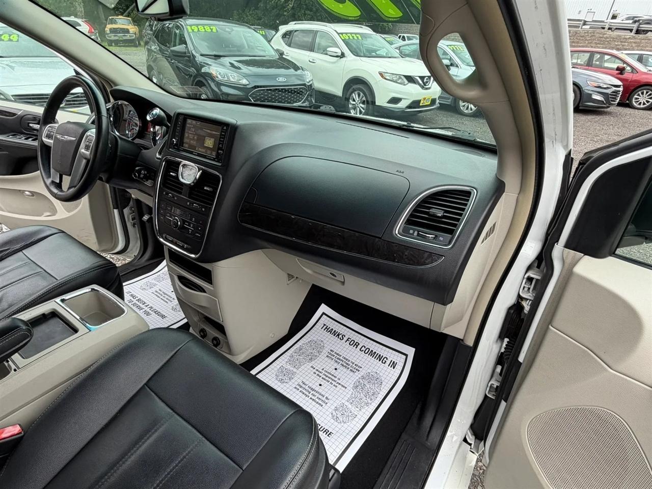 Chrysler Town & Country Touring 2016