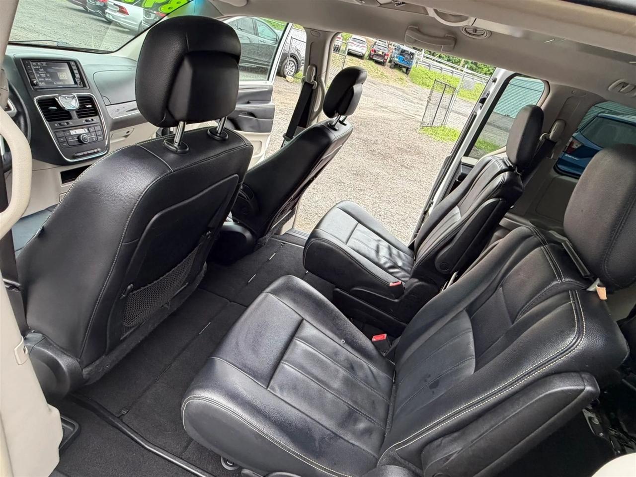 Chrysler Town & Country Touring 2016
