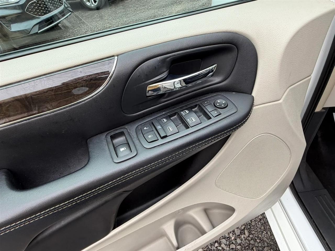 Chrysler Town & Country Touring 2016