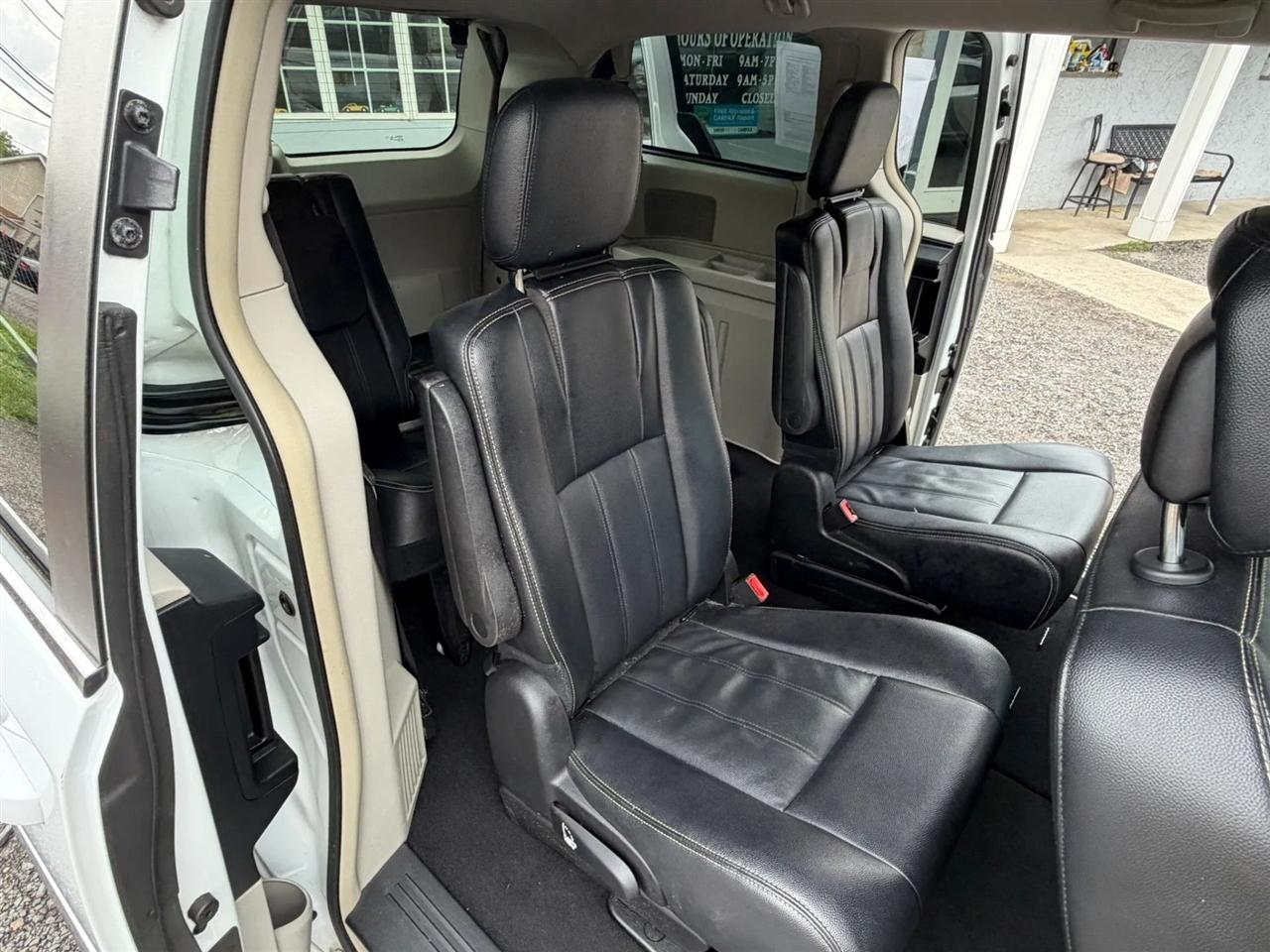 Chrysler Town & Country Touring 2016