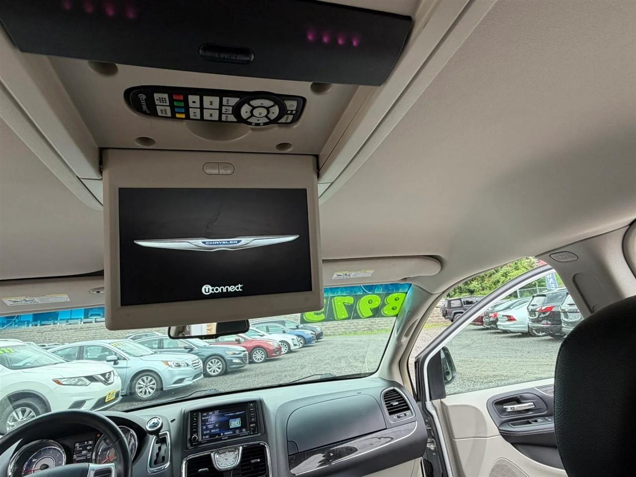 Chrysler Town & Country Touring 2016