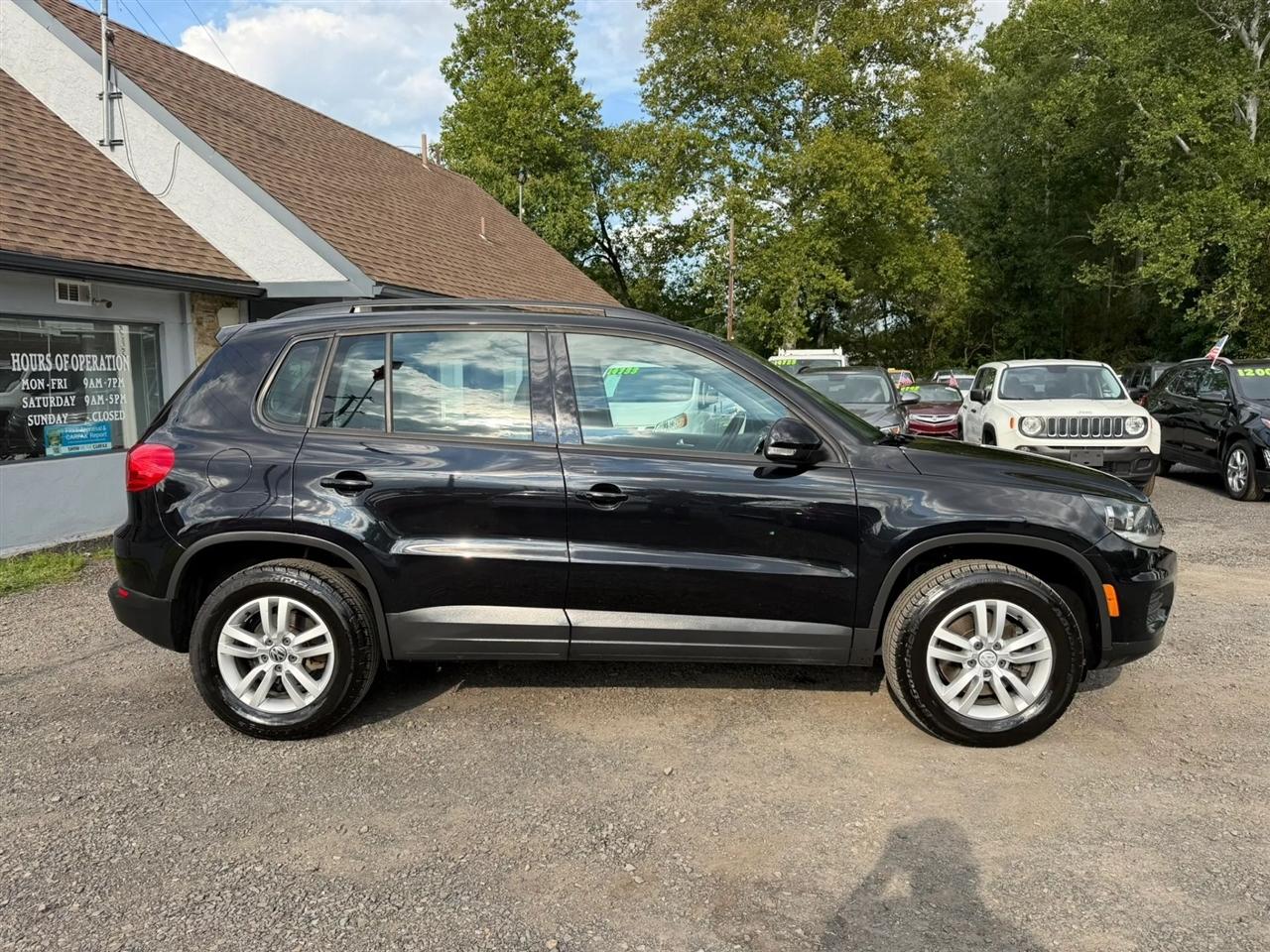 Volkswagen Tiguan S 2017