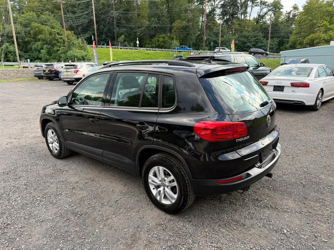 Volkswagen Tiguan S 2017