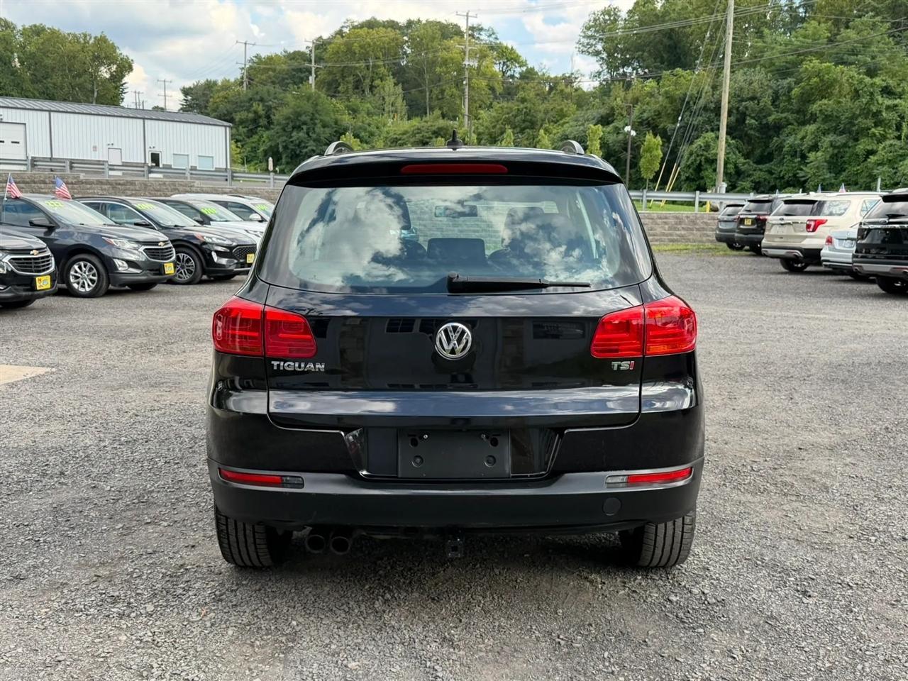 Volkswagen Tiguan S 2017