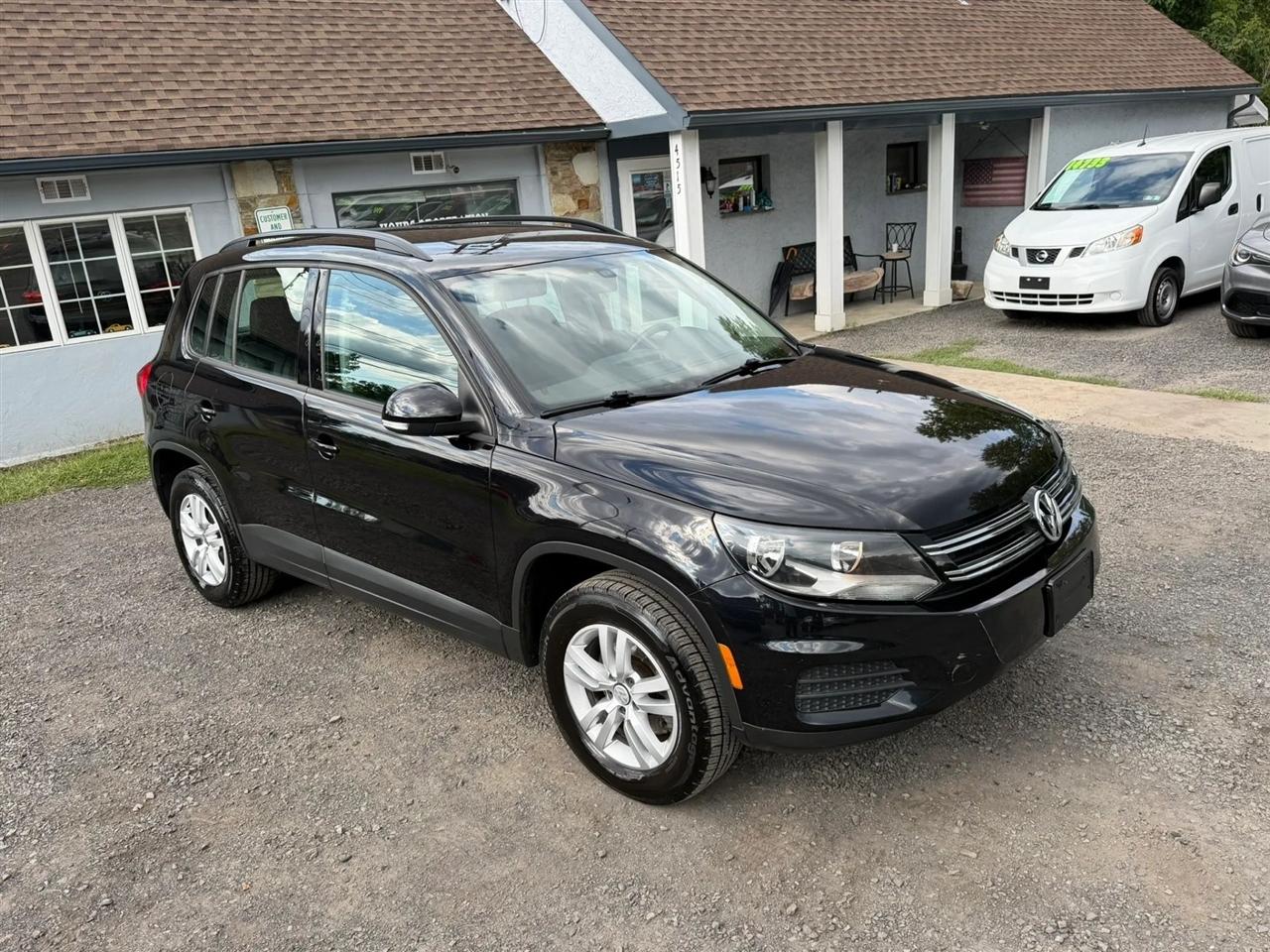 Volkswagen Tiguan S 2017