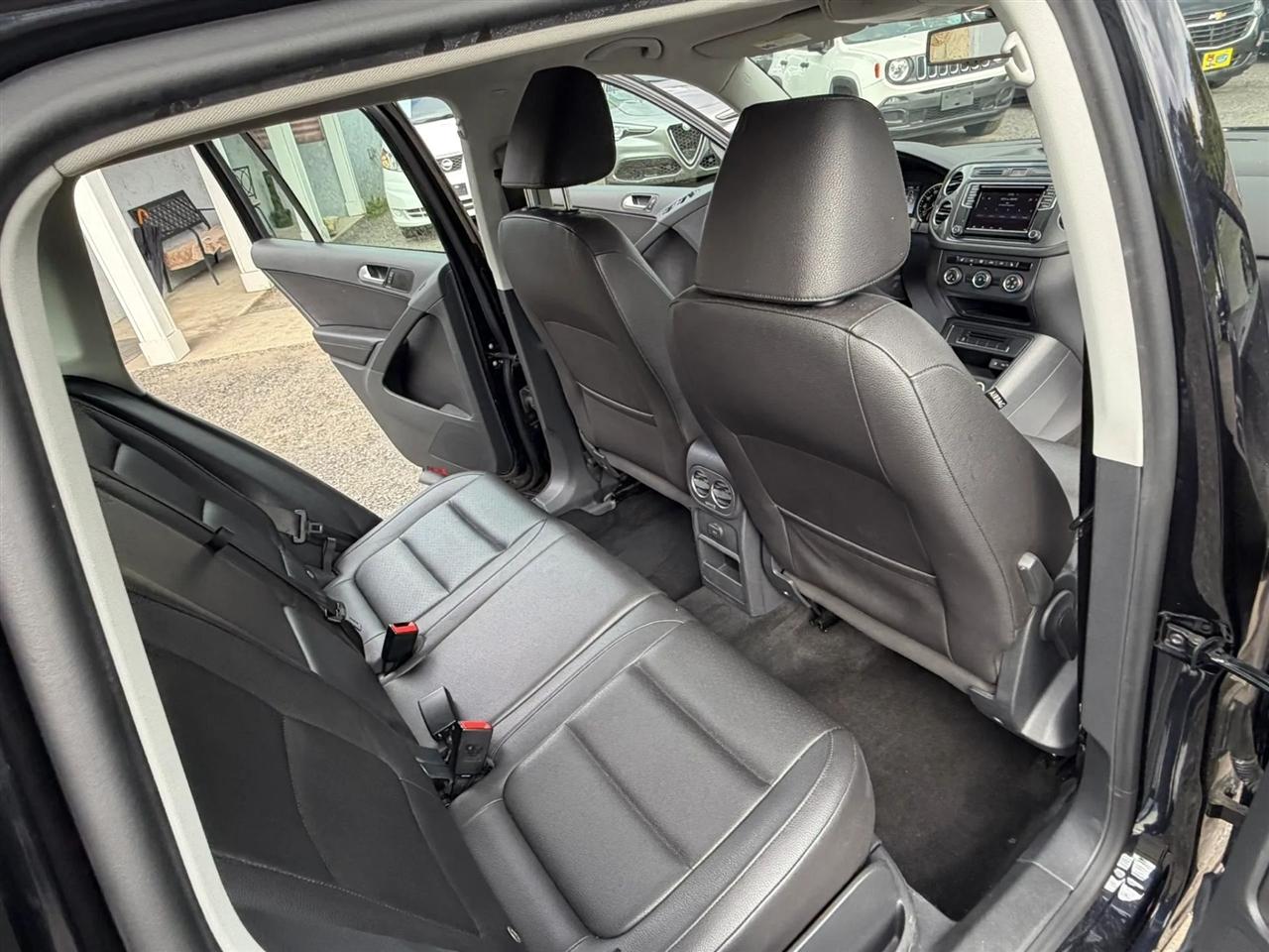 Volkswagen Tiguan S 2017