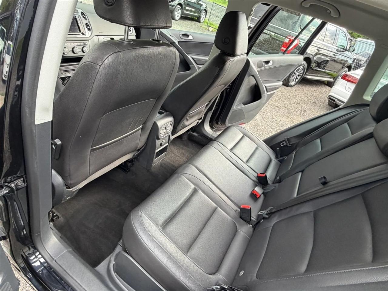 Volkswagen Tiguan S 2017