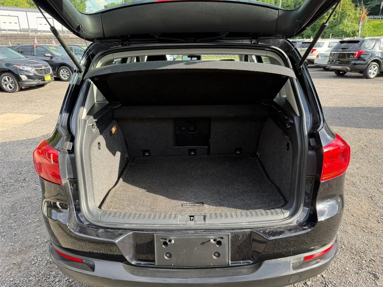 Volkswagen Tiguan S 2017