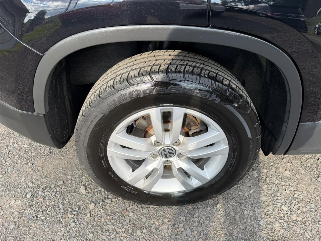 Volkswagen Tiguan S 2017
