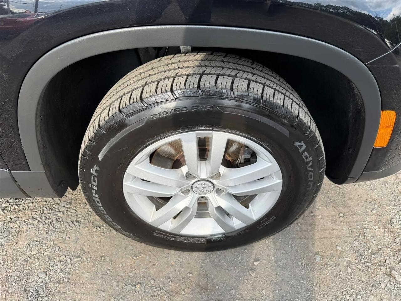 Volkswagen Tiguan S 2017