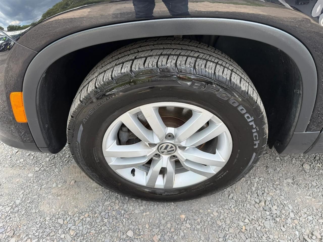 Volkswagen Tiguan S 2017