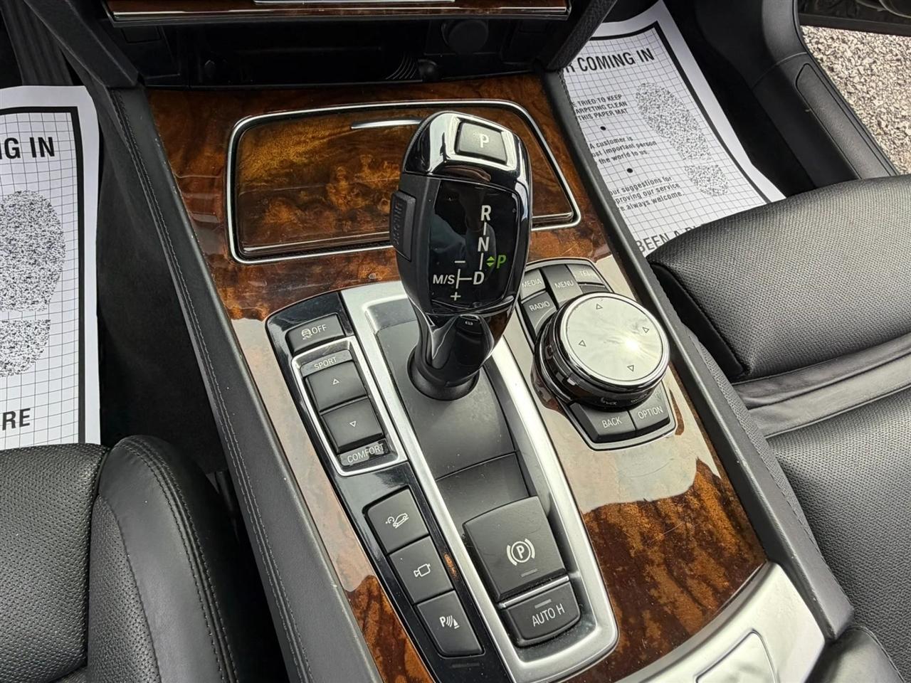 BMW 7-Series 750Li xDrive 2015