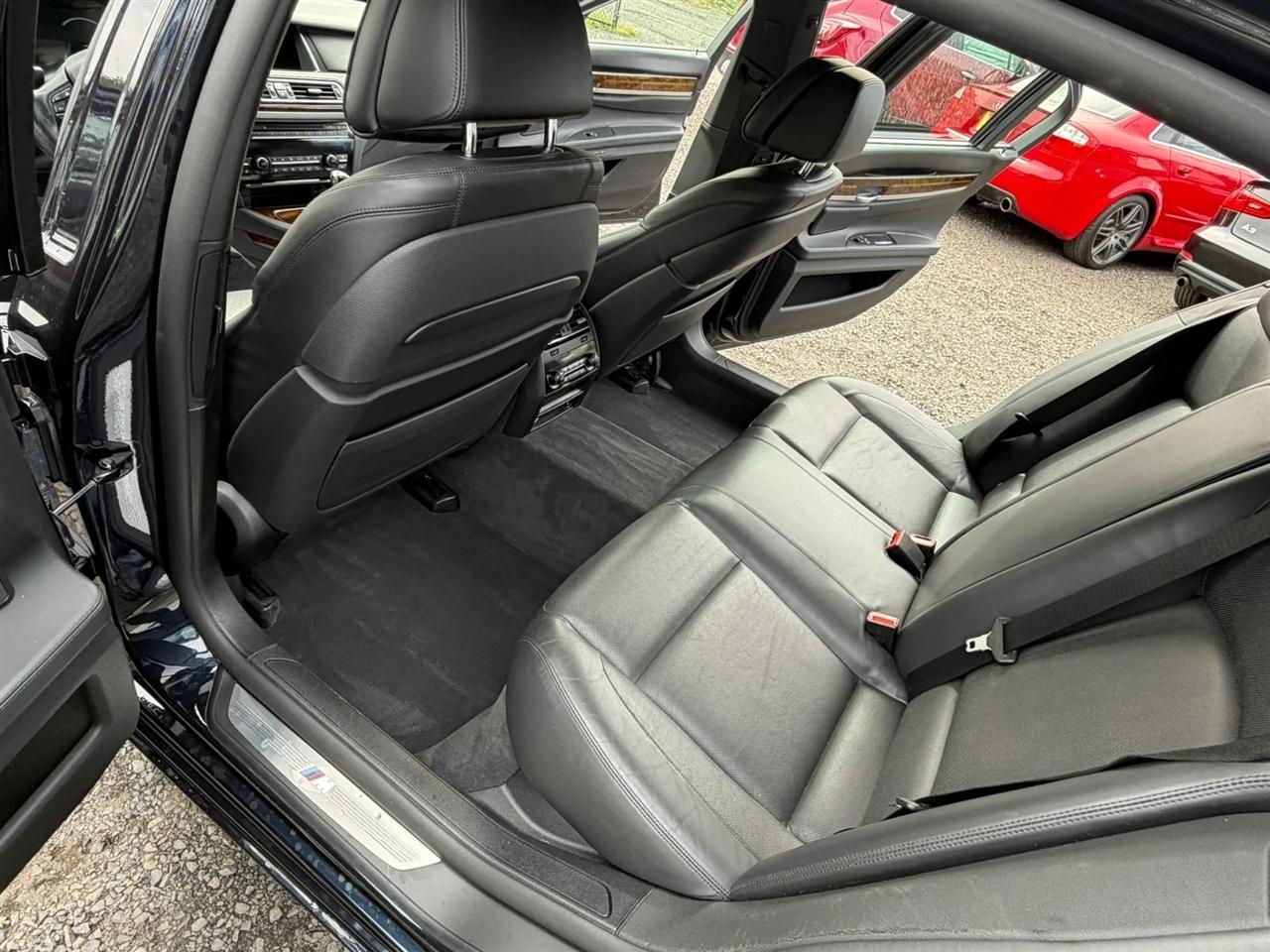 BMW 7-Series 750Li xDrive 2015