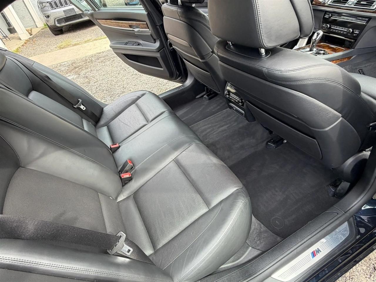 BMW 7-Series 750Li xDrive 2015