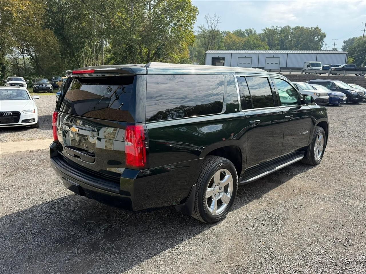 Chevrolet Suburban LT 4WD 2016