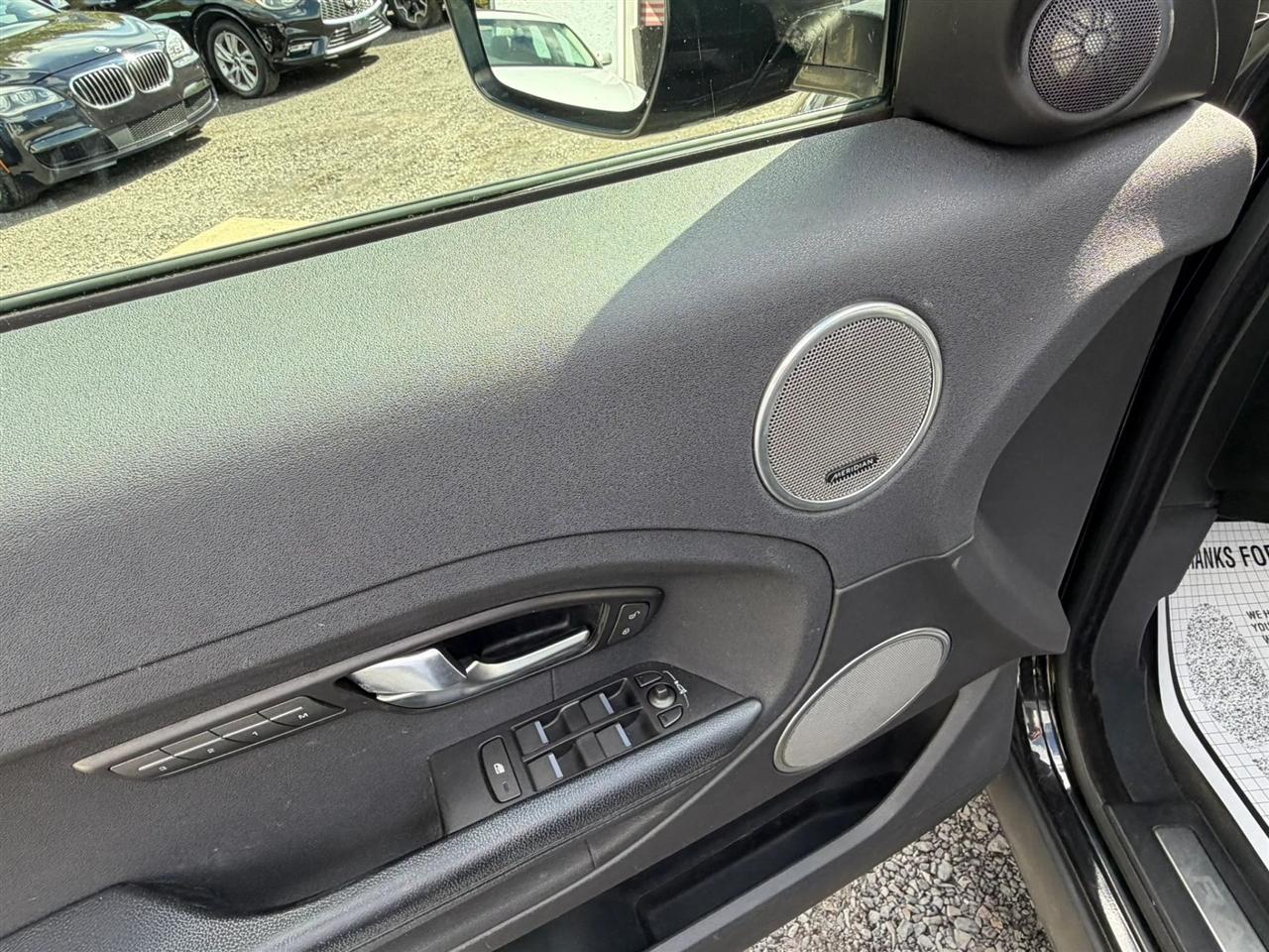 Land Rover Range Rover Evoque Pure Plus 5-Door 2015