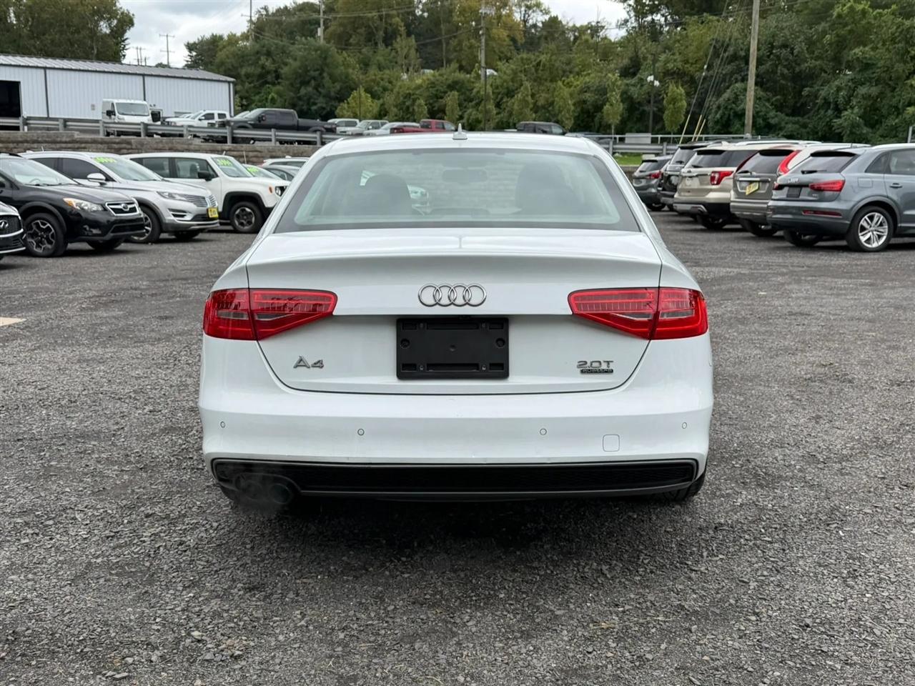 Audi A4 2.0T Sedan quattro Tiptronic 2015