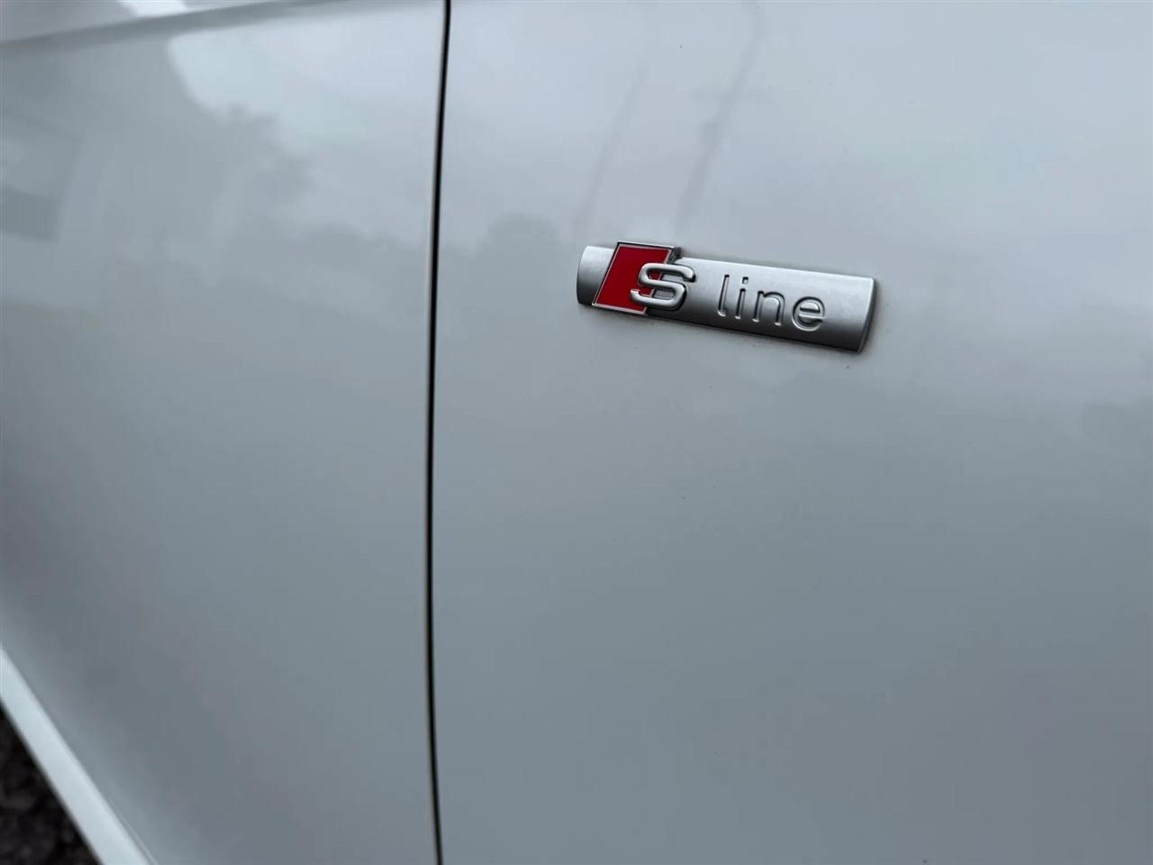 Audi A4 2.0T Sedan quattro Tiptronic 2015