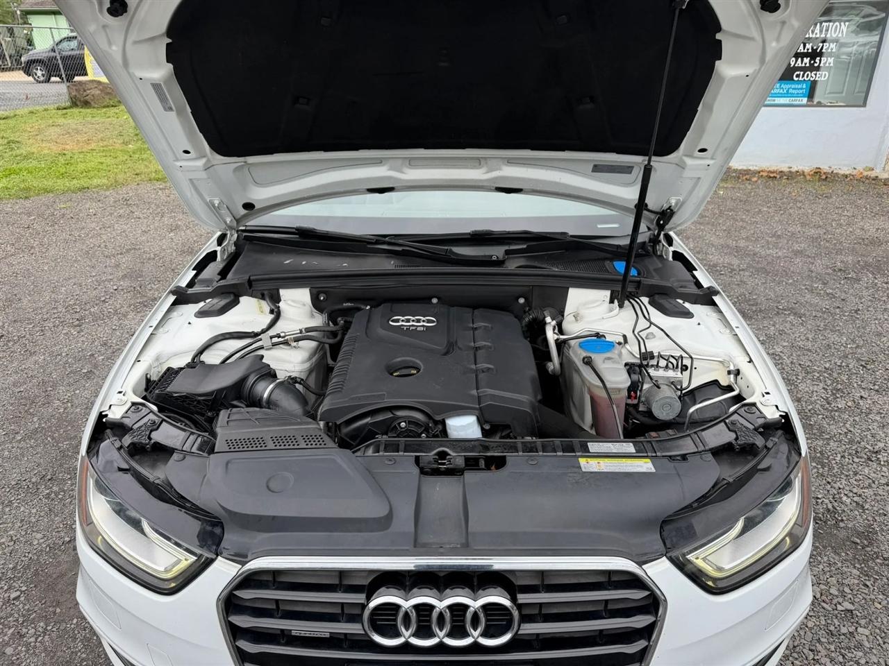 Audi A4 2.0T Sedan quattro Tiptronic 2015