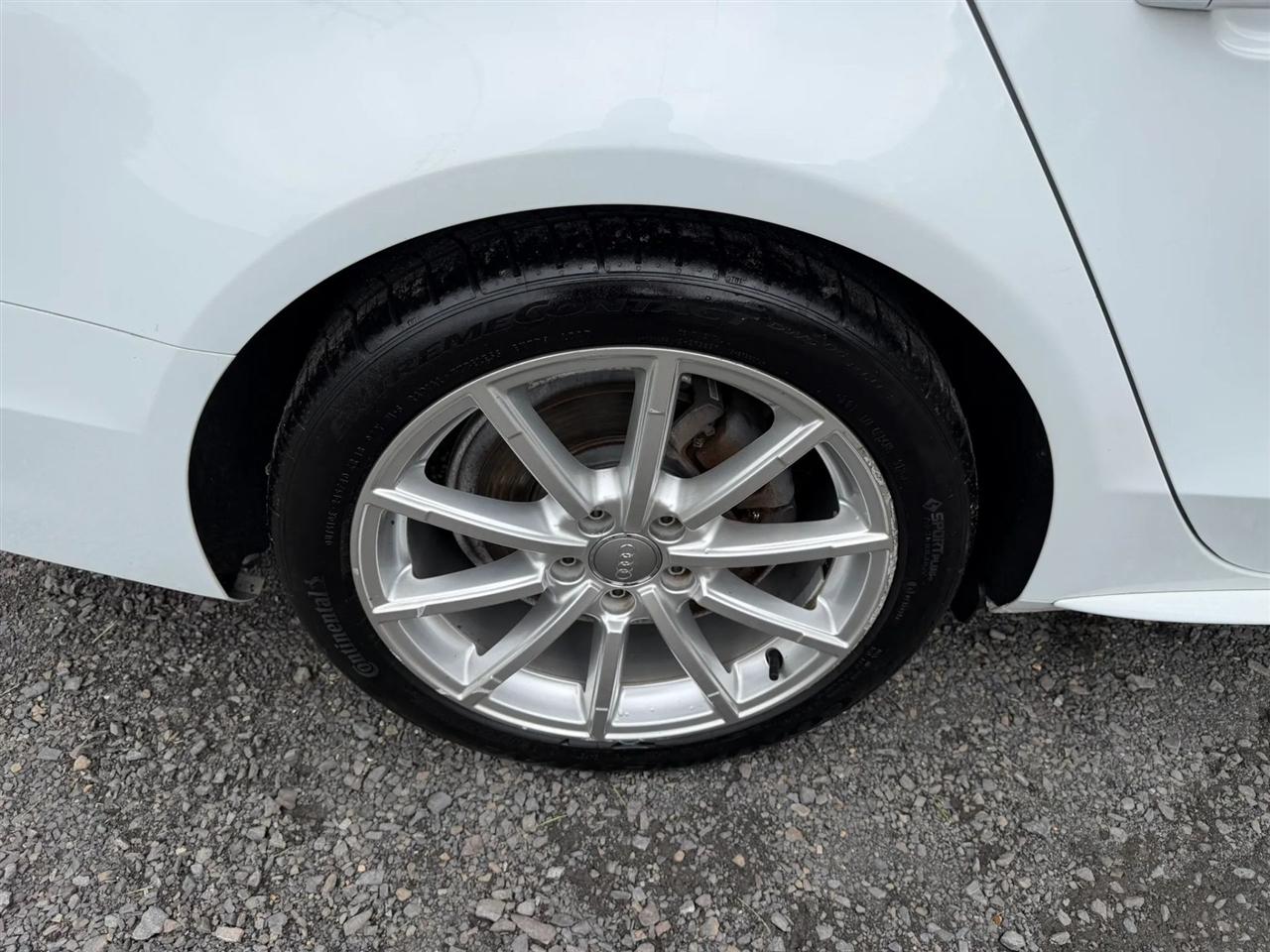 Audi A4 2.0T Sedan quattro Tiptronic 2015