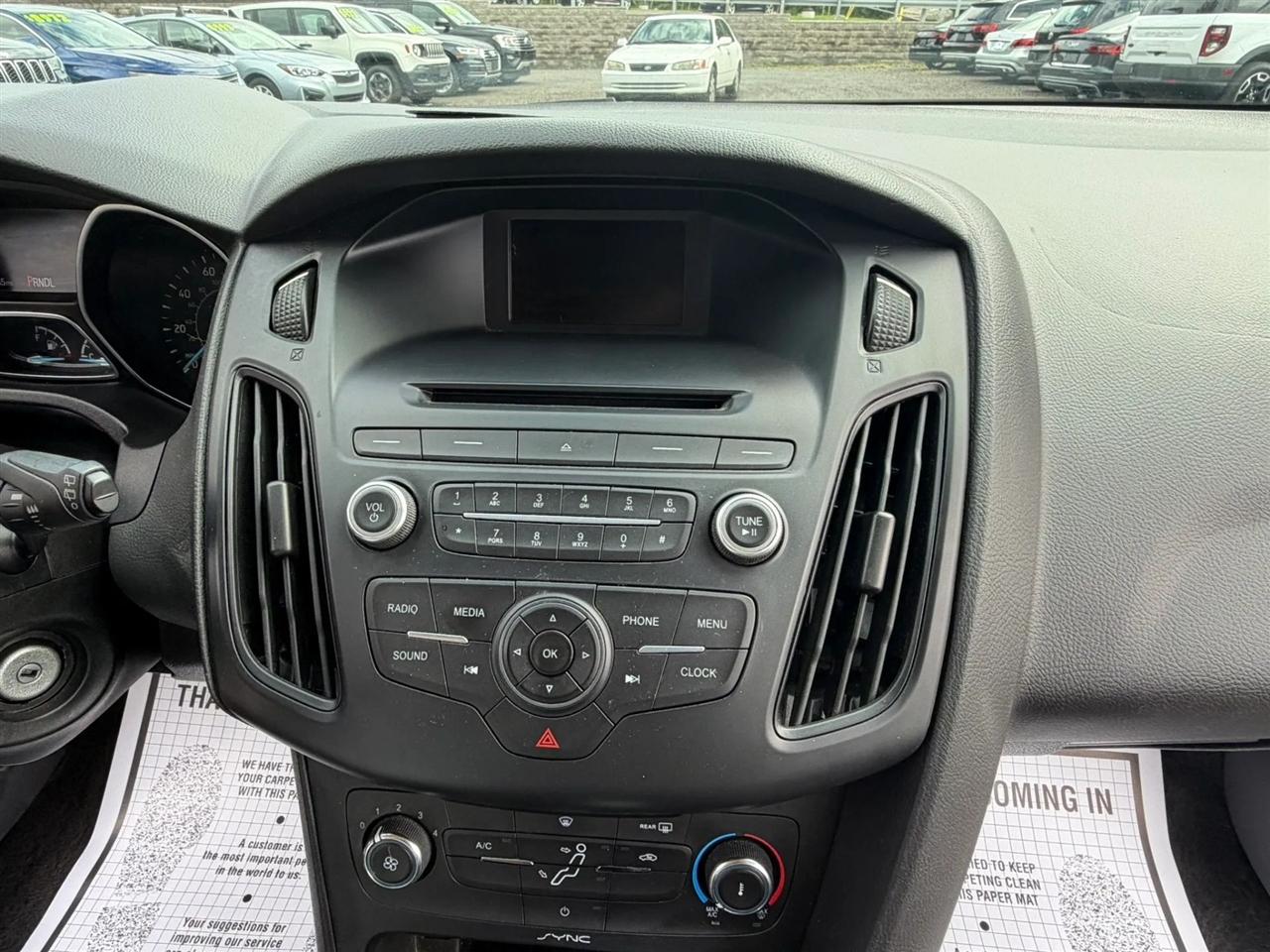 Ford Focus SE Hatch 2015