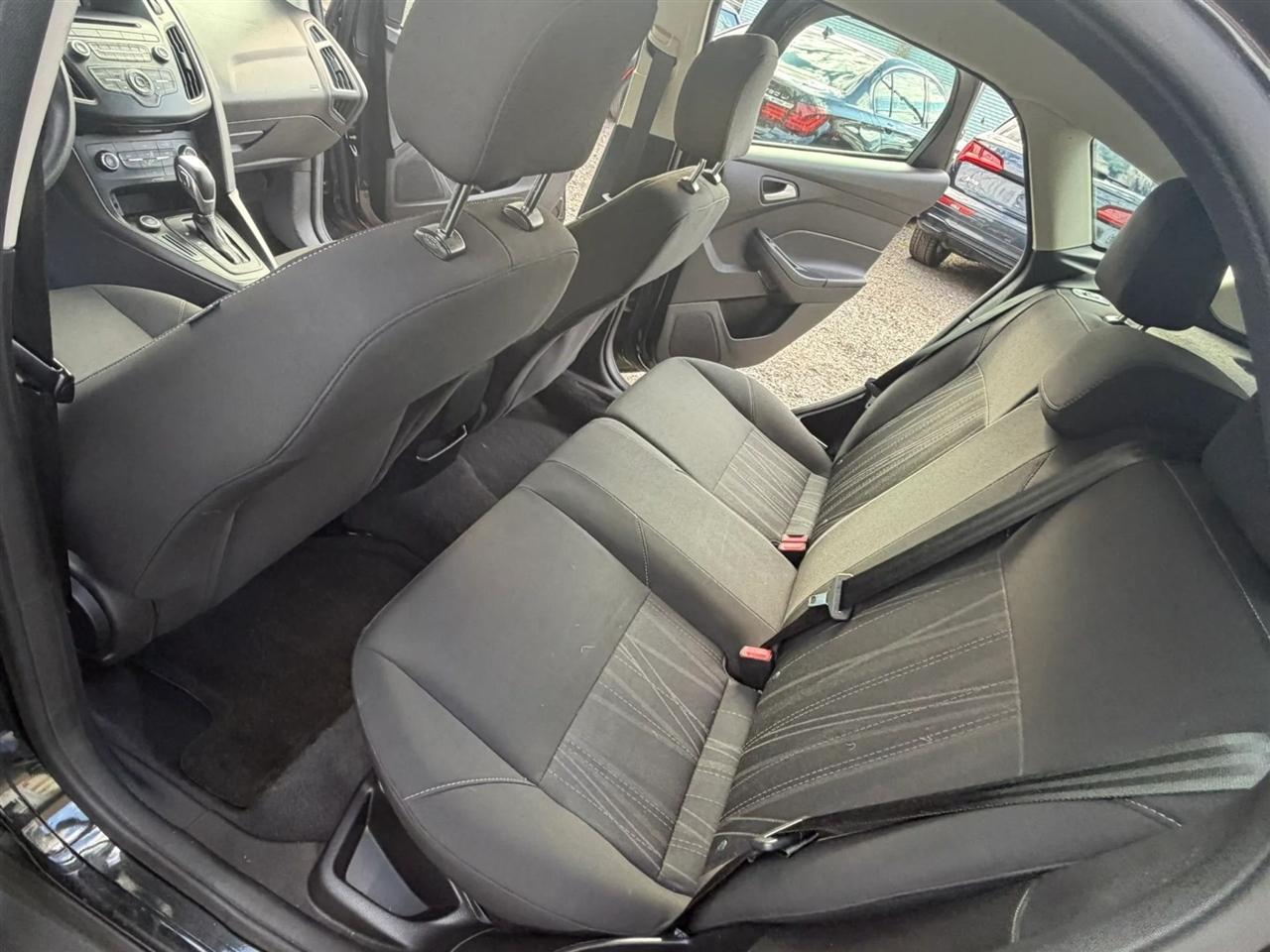 Ford Focus SE Hatch 2015
