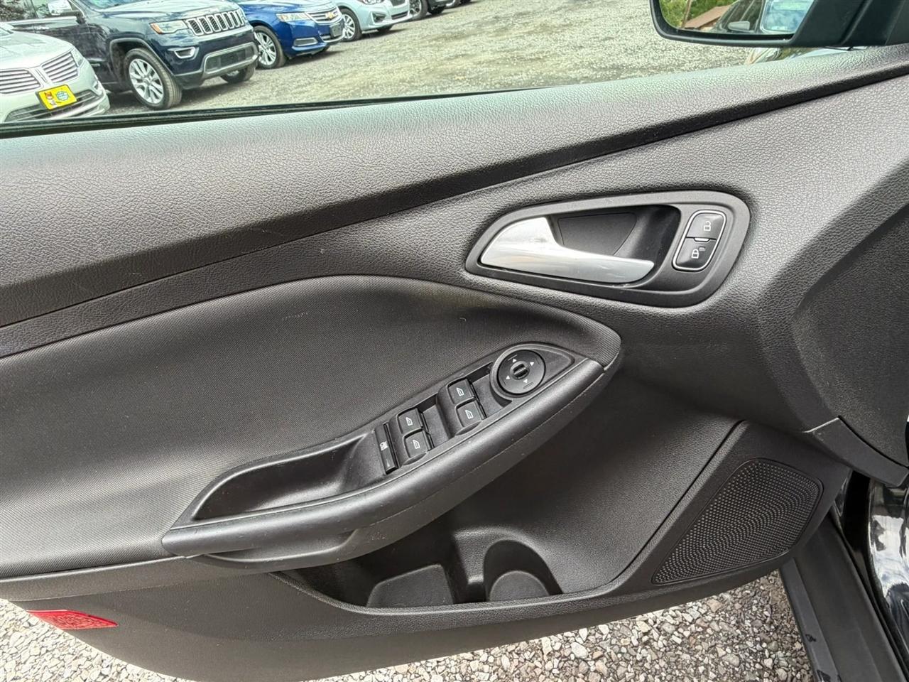 Ford Focus SE Hatch 2015