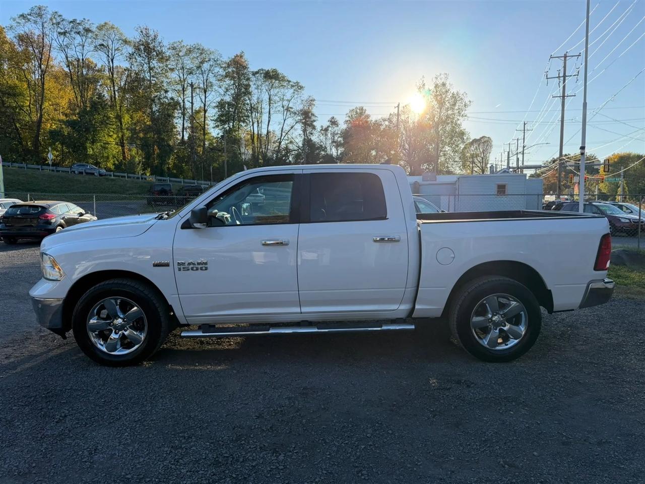 RAM 1500 SLT Crew Cab SWB 4WD 2016