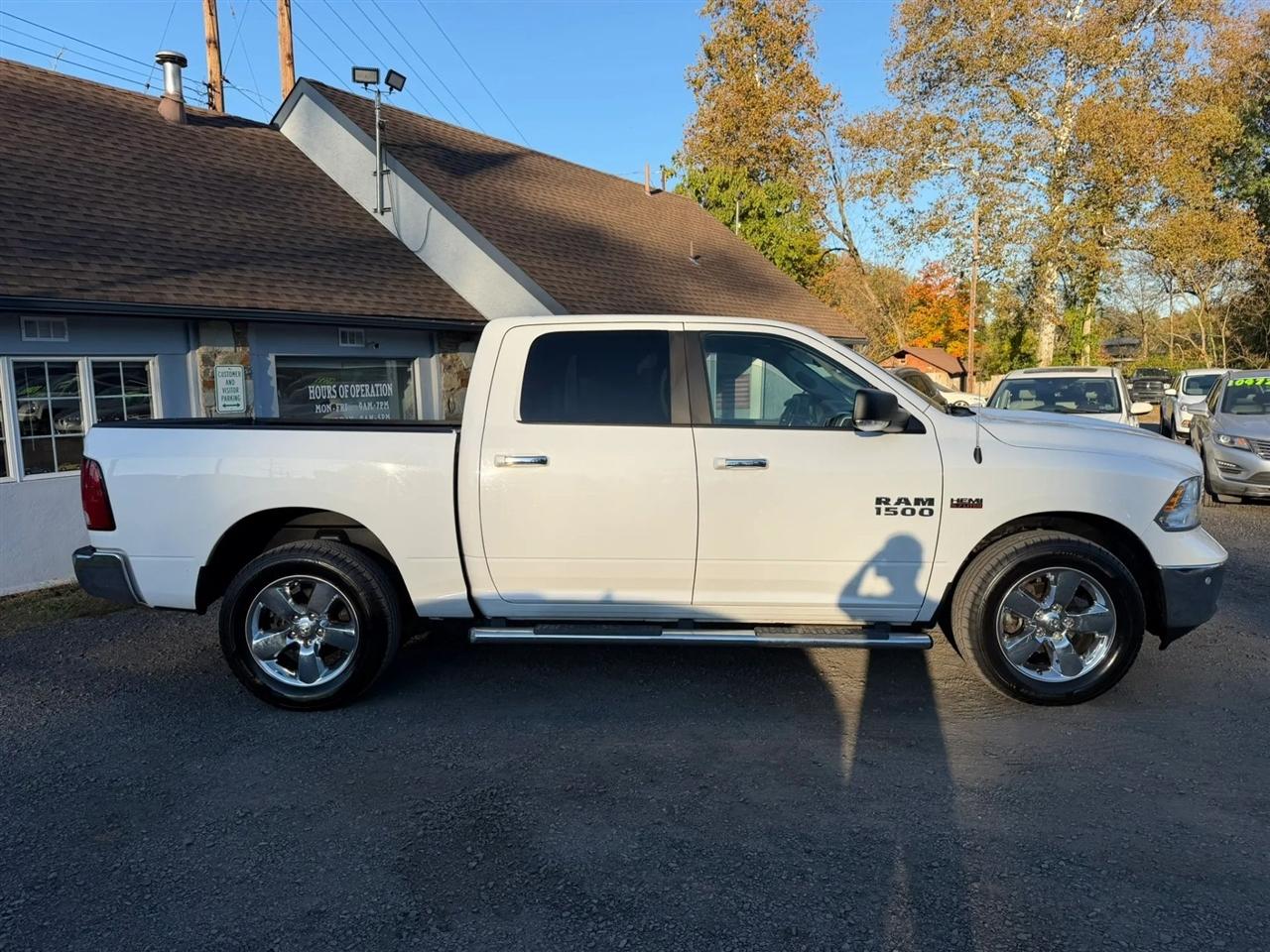 RAM 1500 SLT Crew Cab SWB 4WD 2016