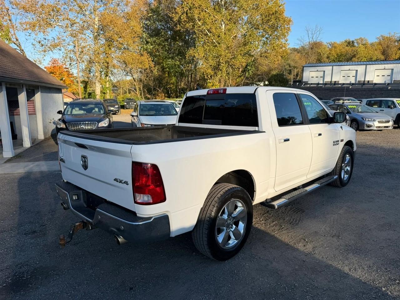 RAM 1500 SLT Crew Cab SWB 4WD 2016