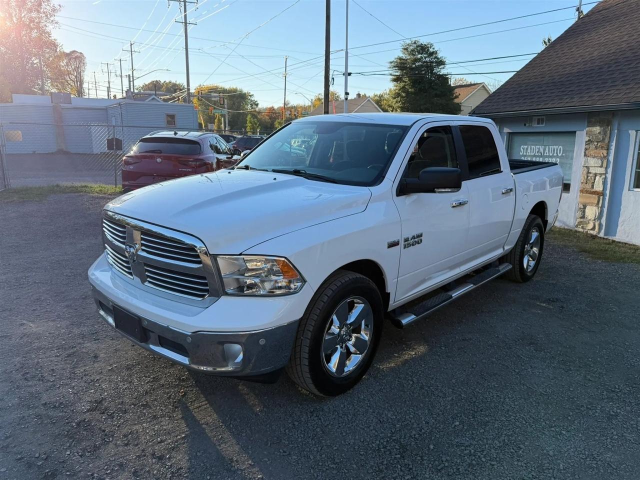 RAM 1500 SLT Crew Cab SWB 4WD 2016