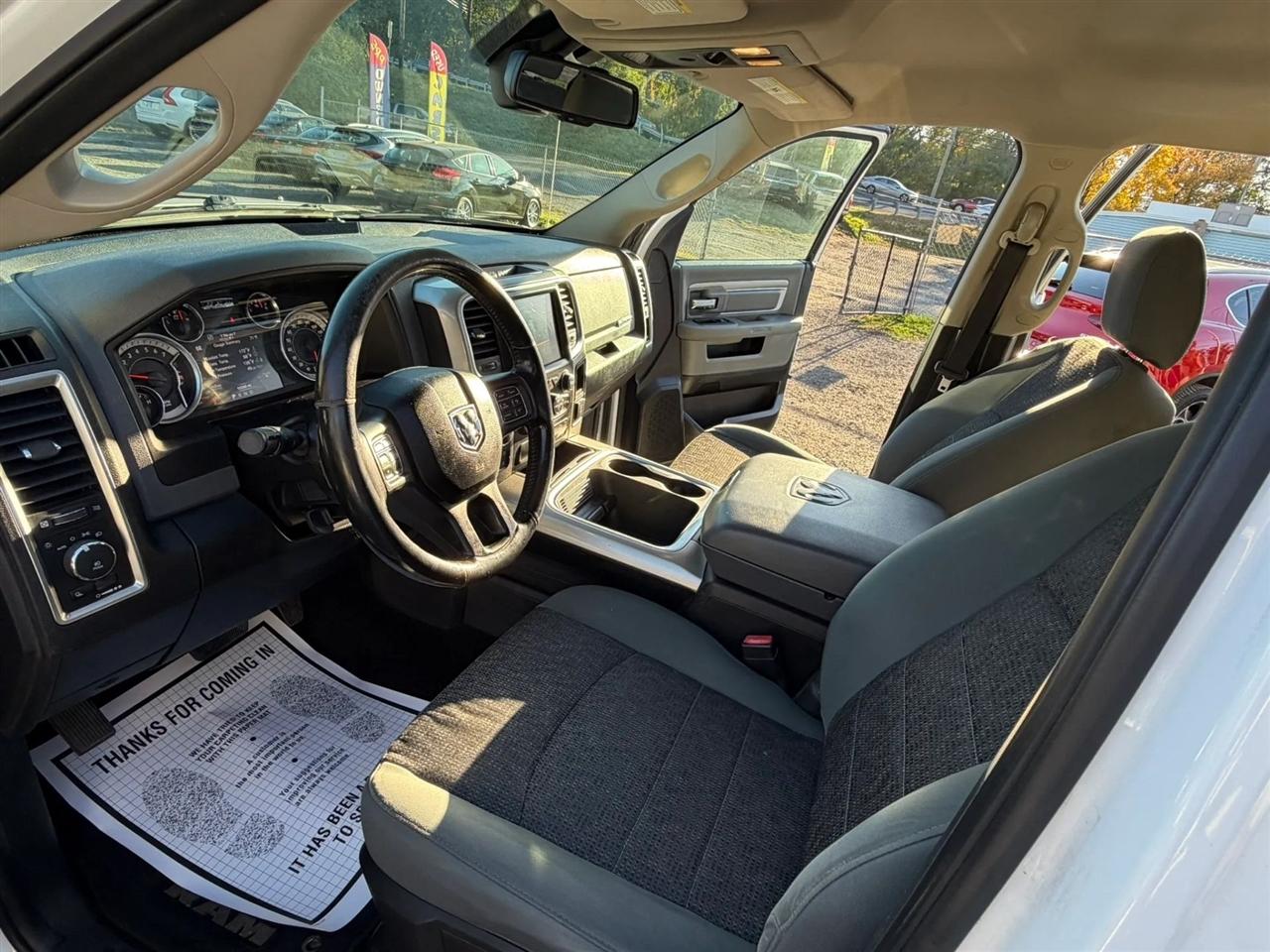 RAM 1500 SLT Crew Cab SWB 4WD 2016