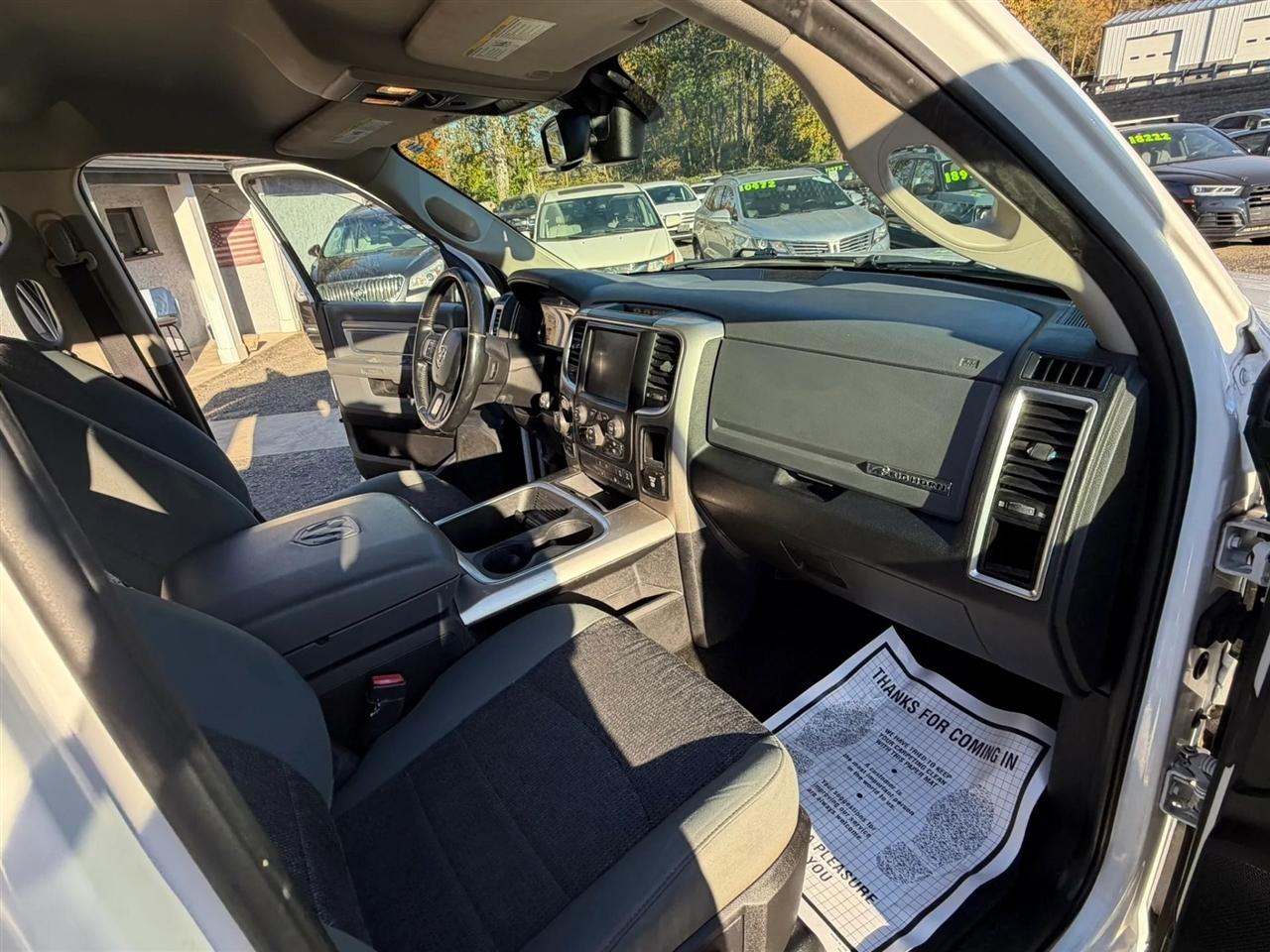 RAM 1500 SLT Crew Cab SWB 4WD 2016