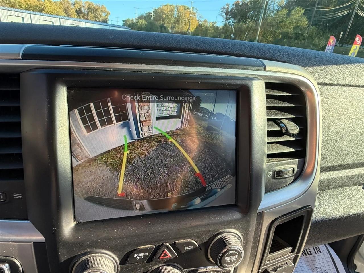 RAM 1500 SLT Crew Cab SWB 4WD 2016