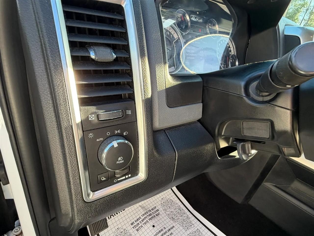 RAM 1500 SLT Crew Cab SWB 4WD 2016
