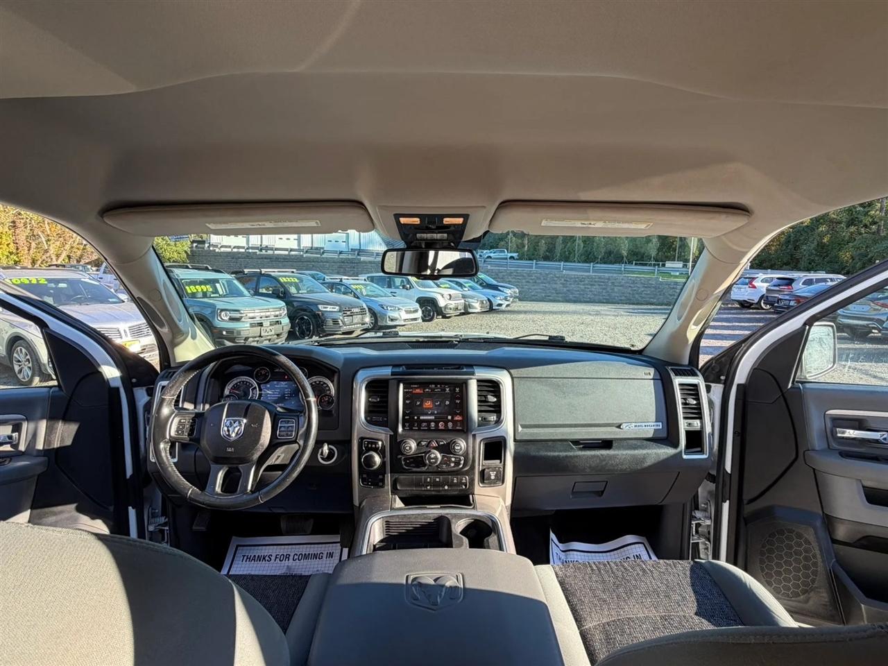 RAM 1500 SLT Crew Cab SWB 4WD 2016