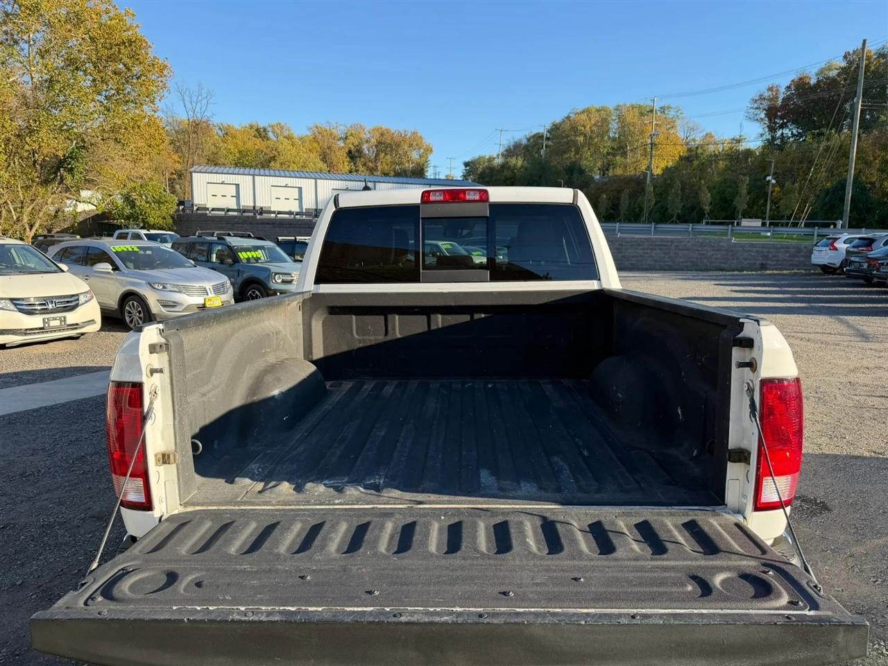 RAM 1500 SLT Crew Cab SWB 4WD 2016