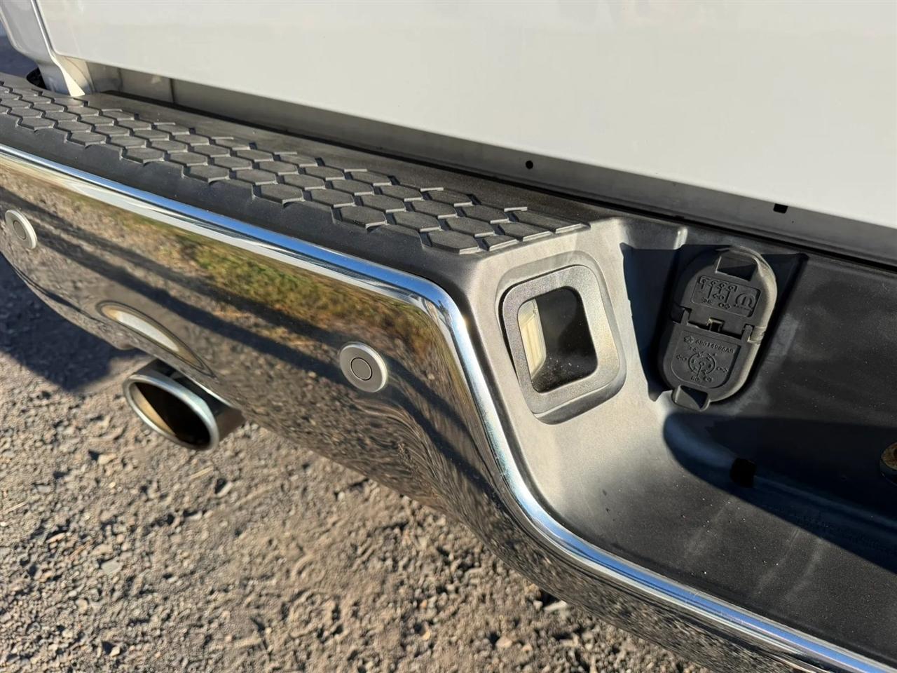 RAM 1500 SLT Crew Cab SWB 4WD 2016