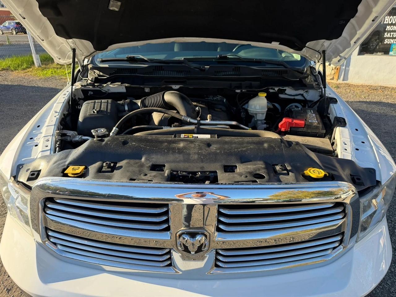 RAM 1500 SLT Crew Cab SWB 4WD 2016